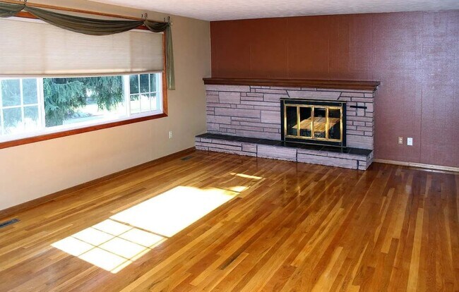Building Photo - 6520 N Sutherlin St