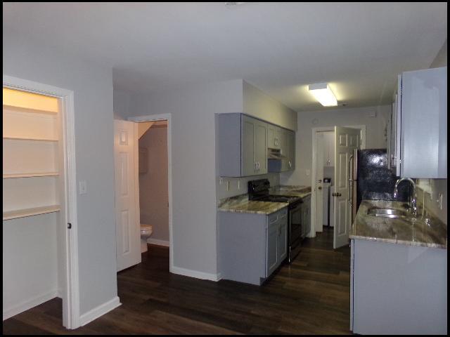 Foto del edificio - 220 Gamble Rd