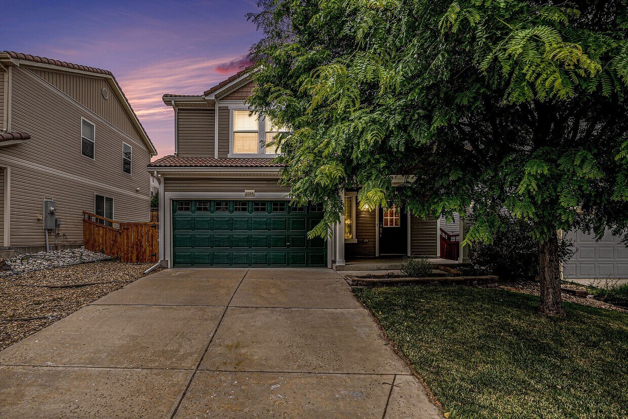 Foto principal - 4 Bedroom 2.5 Baths in the Meadows Castler...