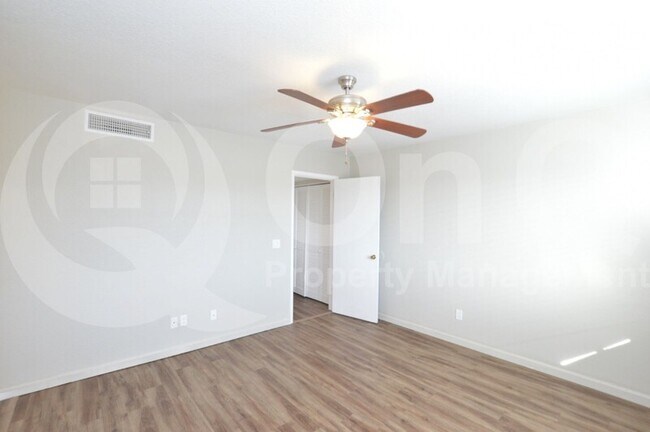 Foto del edificio - 808 N Revere