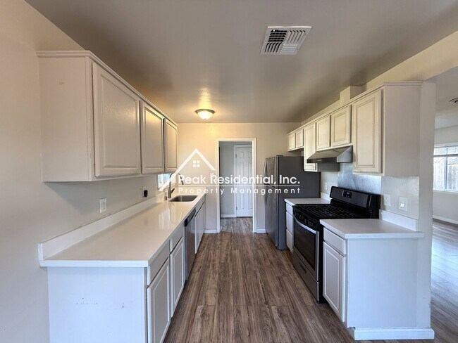 Foto del edificio - Updated 3bd/2ba Concord Home with 2 Car Ga...