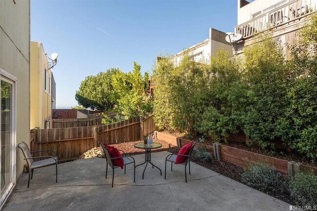 Backyard Patio - 225 Gambetta St