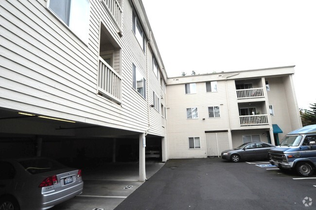 Building Photo - Brighton North Apartments