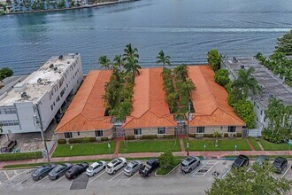 Building Photo - 2160 E Bay Harbor Dr
