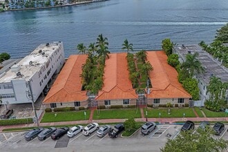 Building Photo - 2160 E Bay Harbor Dr