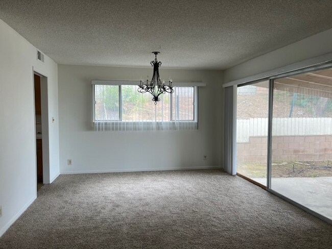 Foto del edificio - Hillside 3 Bed / 1 3/4 Bath Ranch Style Ho...