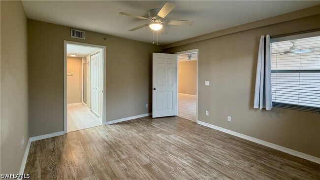 Foto del edificio - 9640 Victoria Ln