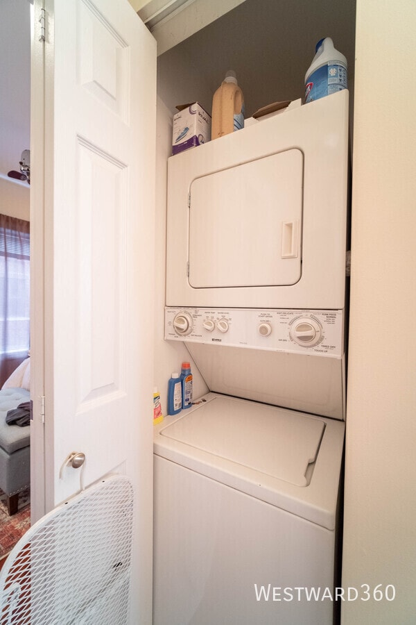 Building Photo - 906 W Winona St