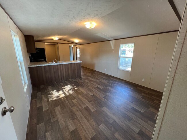 Foto del edificio - New 3 bedroom 2 bath in a Mobile Home Park