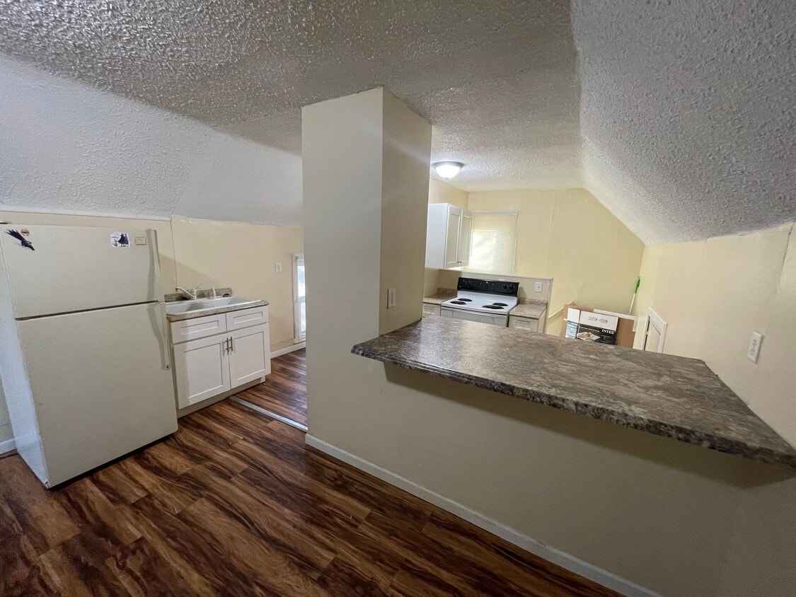 Primary Photo - 1402 North Ave NE