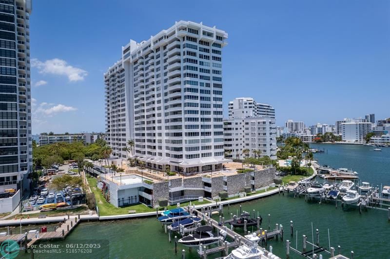 Foto principal - 11 Island Ave