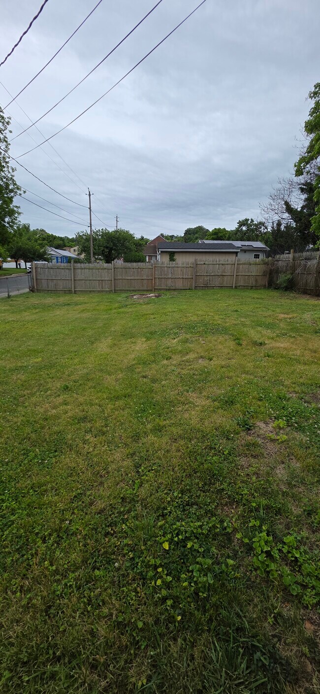 Building Photo - 203 Midland Ave