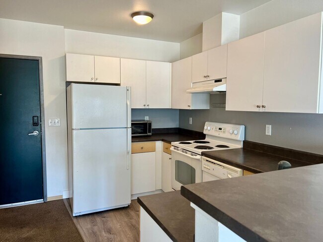 Foto del edificio - Top Floor Open one bedroom and amazing vie...