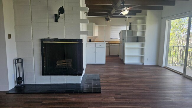 Foto del edificio - 11956 Laurelwood Dr