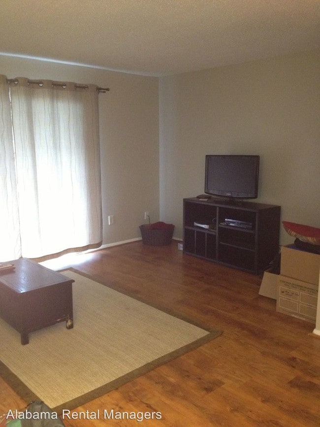 Building Photo - 1 br, 1 bath House - 301 Woodland Village