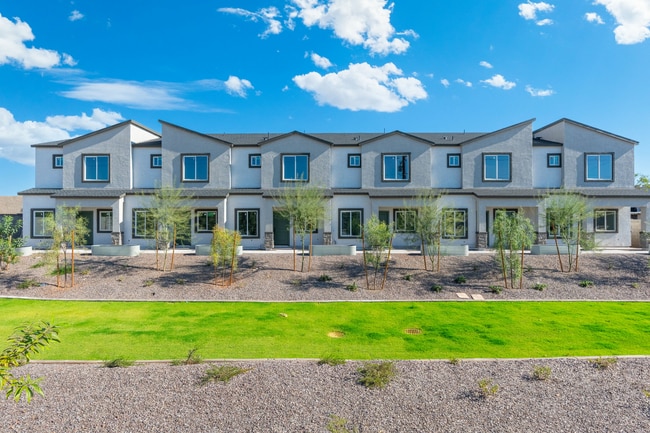 Building Photo - South Mountain Shadows