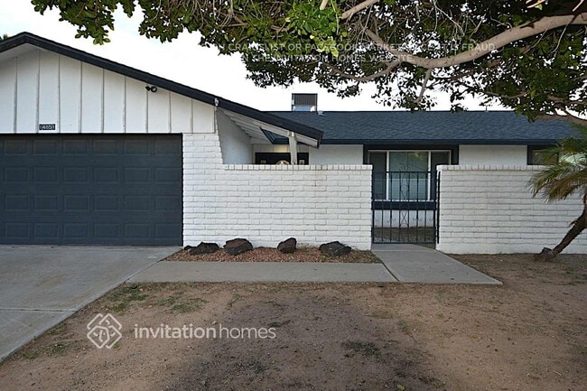 Building Photo - 11033 N 57th Dr