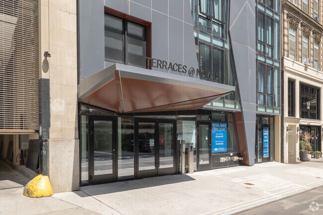 Entrance - 7-9 E 30th St