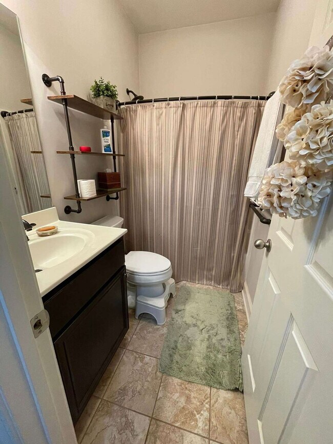 Foto del edificio - 7355 Hightower Cir