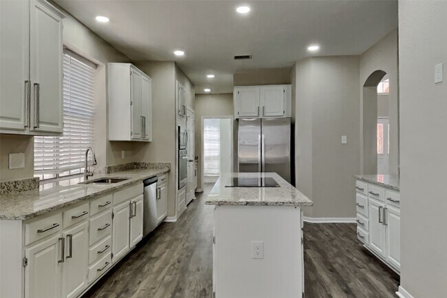 Foto del edificio - 17126 Hamilwood Dr