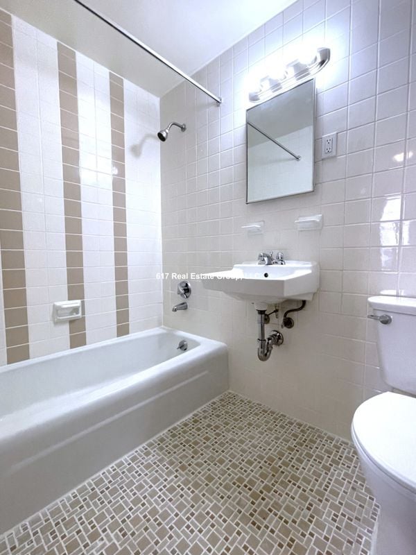 Building Photo - 164 N Beacon St