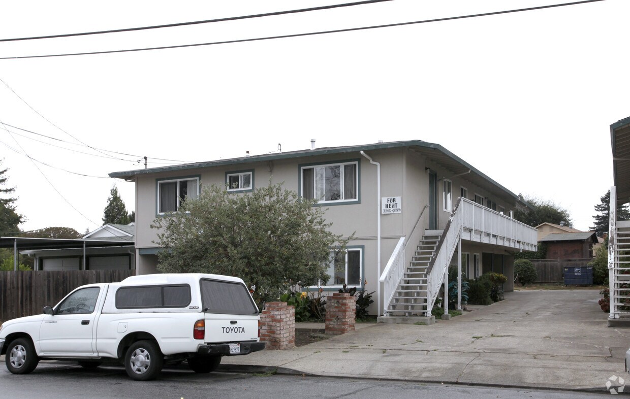 Primary Photo - 142 Berkshire Ave