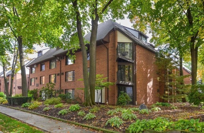 Building Photo - 183 Loomis Dr