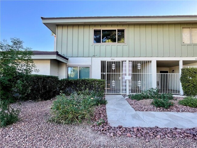 Building Photo - 3014 El Camino Ave