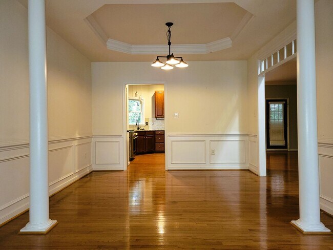 Foto del edificio - Large contemporary in Birkdale Subdivision...
