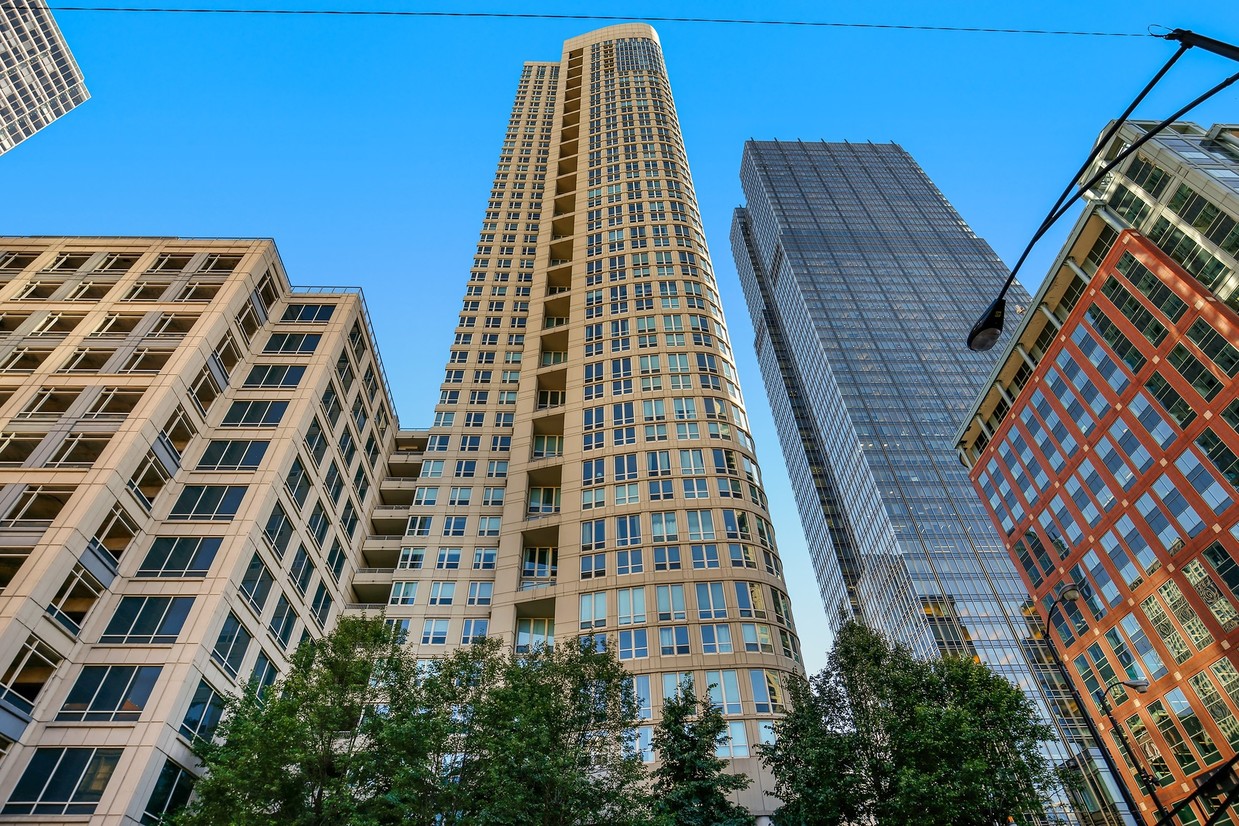 Primary Photo - 345 N LaSalle St