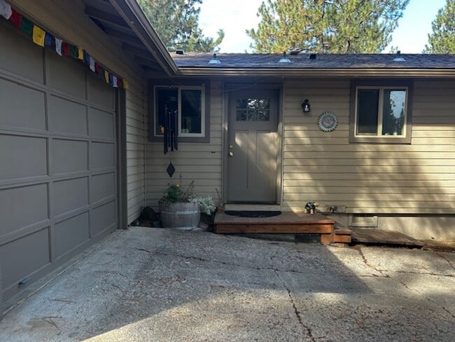 Building Photo - Cozy 3-Bedroom in Beautiful Tollgate! ***water included***