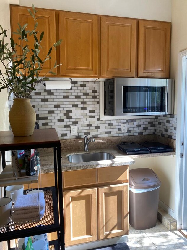 Kitchenette - 21555 Calle Monaco
