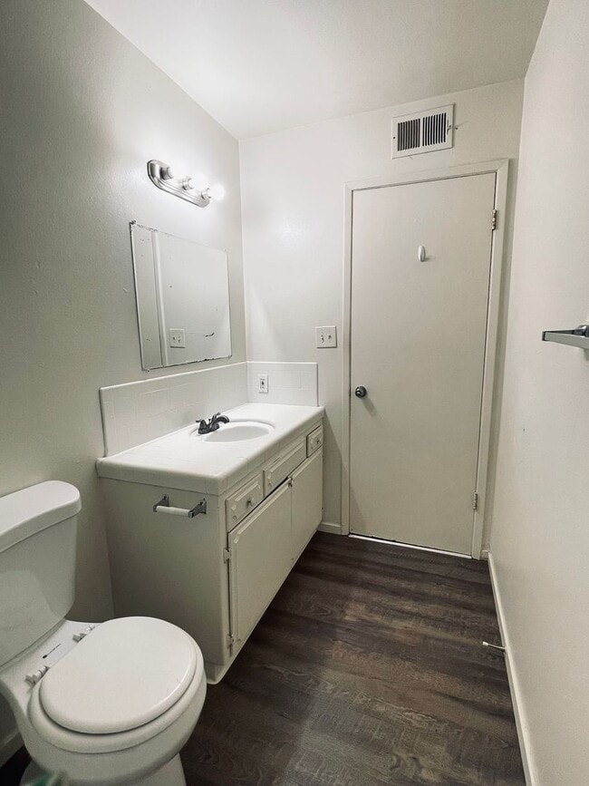 Building Photo - 4233 N Bengston Ave