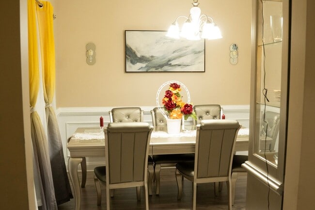 Foto del edificio - 3499 Henley St