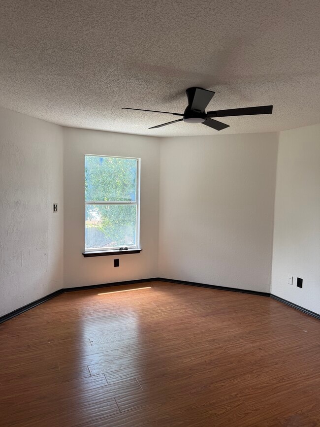 Foto del edificio - 5107 Whitehaven Dr