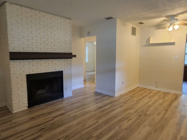 Building Photo - 3 Bedroom 1 Bath Home in Central Gulfport