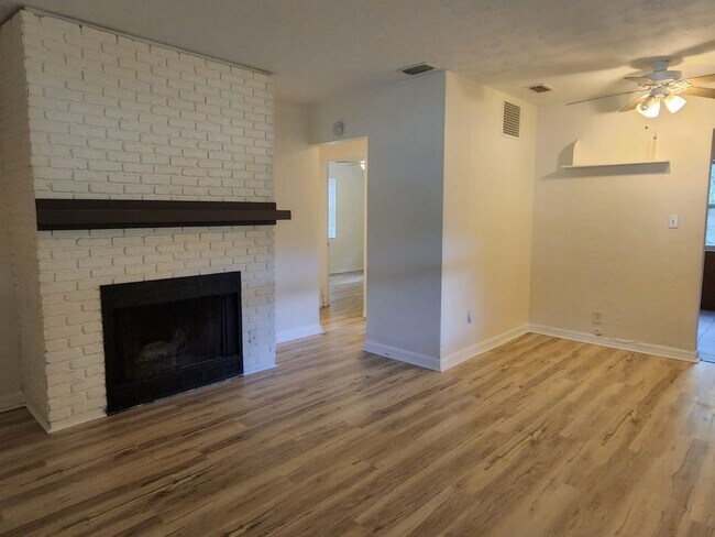 Foto del edificio - 3 Bedroom 1 Bath Home in Central Gulfport