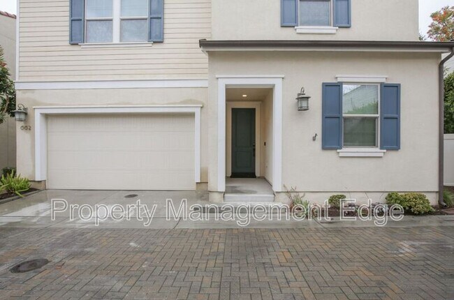 Foto del edificio - 662 Gemstone Dr