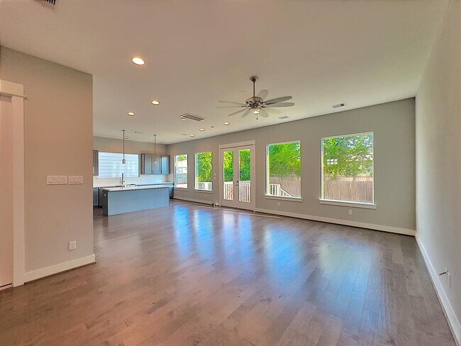 Foto del edificio - 418 Yale Oaks Ln
