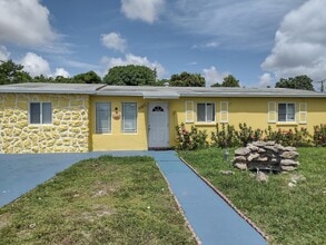 Building Photo - 5911 Barbados Way E