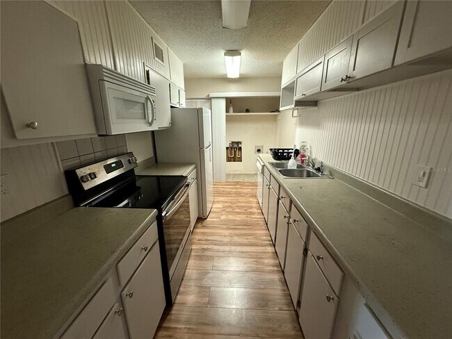 Foto del edificio - 6519 W Newberry Rd