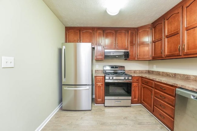 Building Photo - 2700 Candler Ct