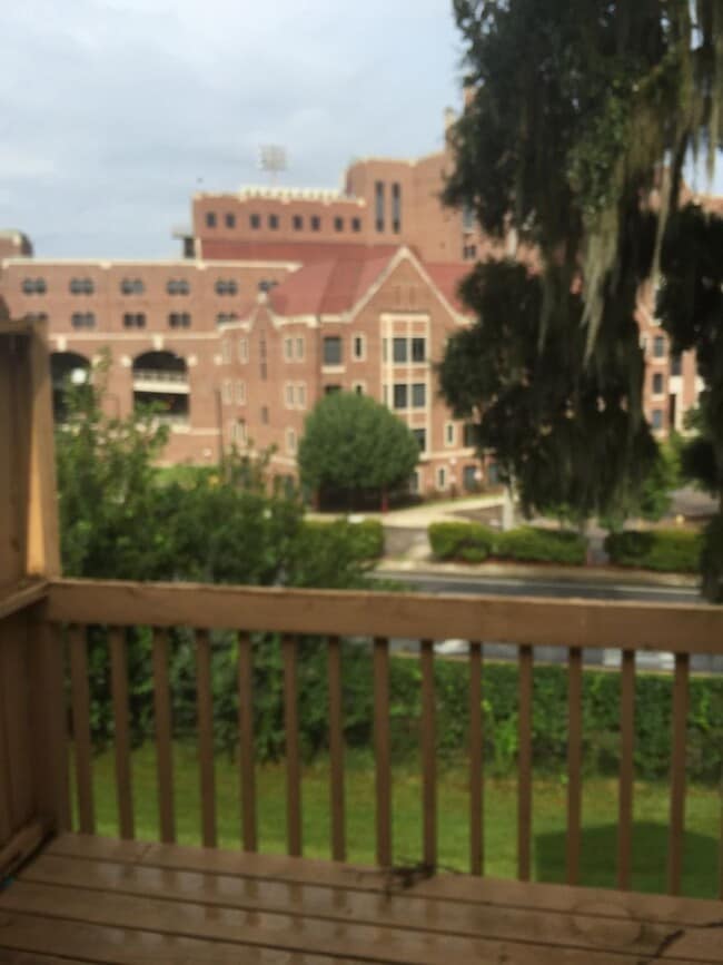 Foto del edificio - 2/1, Across from Doak, Walk to classes!