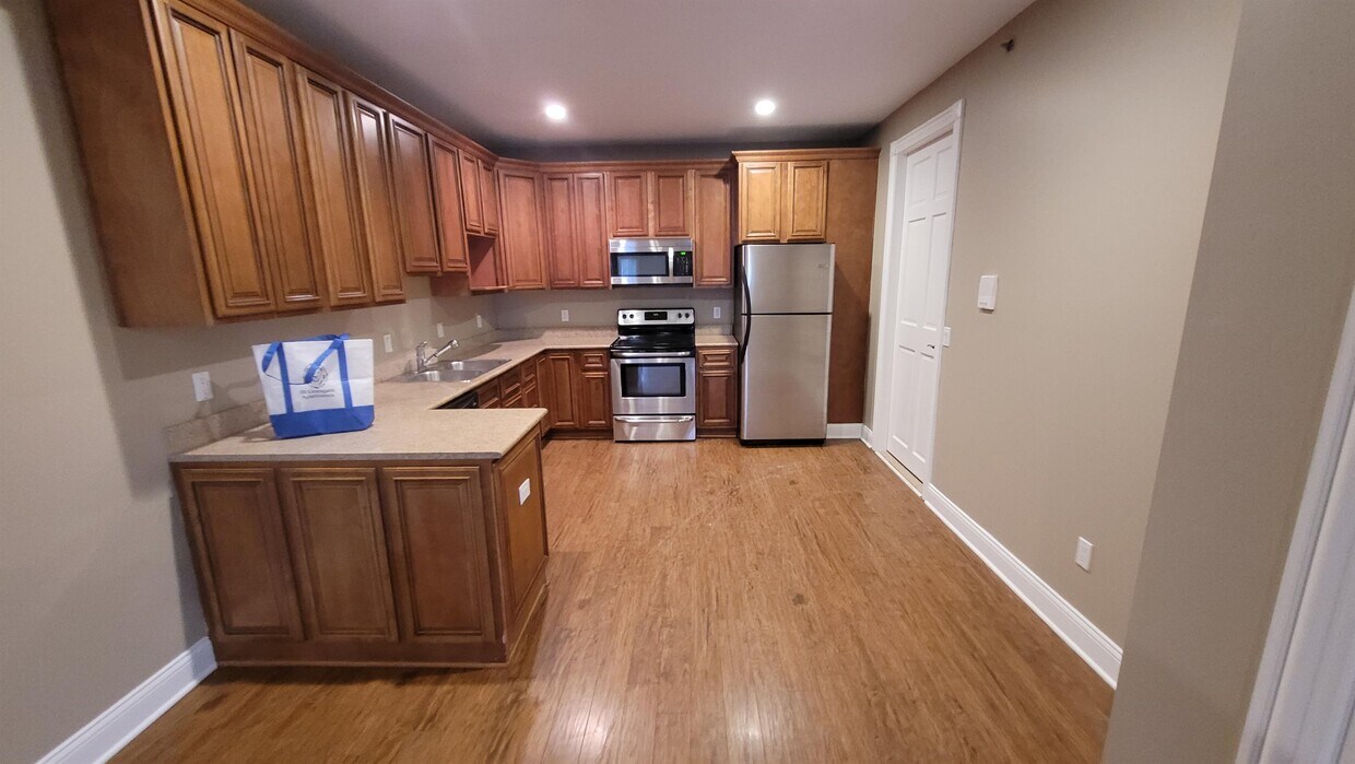 Primary Photo - 7602 Lions Gate Pkwy