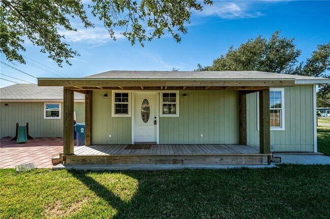 Building Photo - 206 Lazy Rd