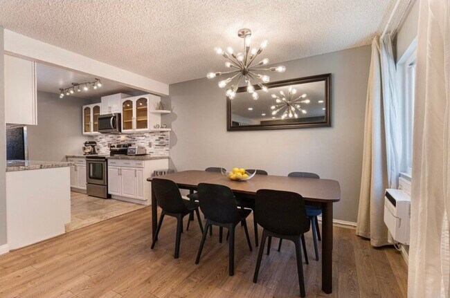 Building Photo - 336 Miraleste Dr