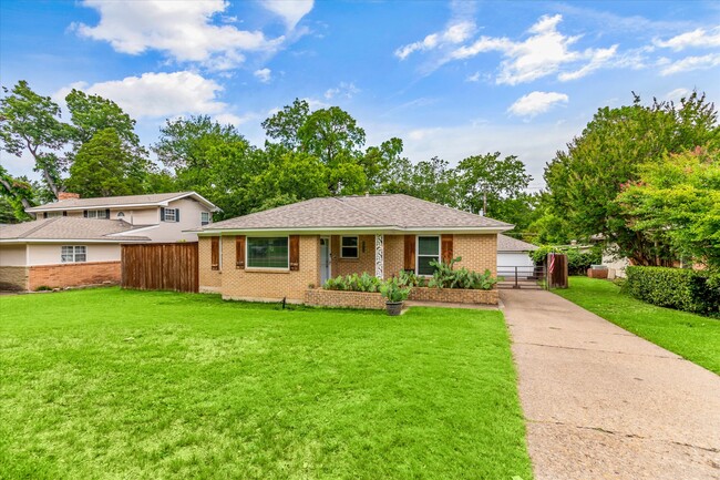 Foto del edificio - 8917 Westglen Dr