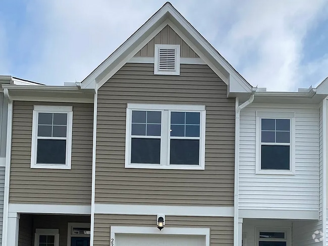 Building Photo - 251 Paramount Dr