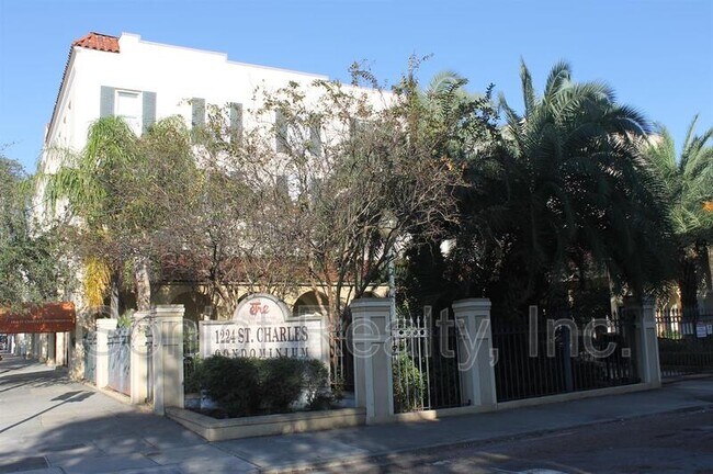 Foto del edificio - 1224 St Charles Ave