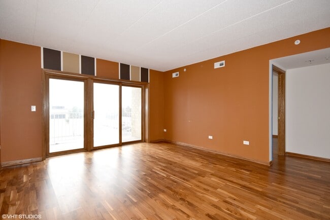 Building Photo - 2030 St Regis Dr